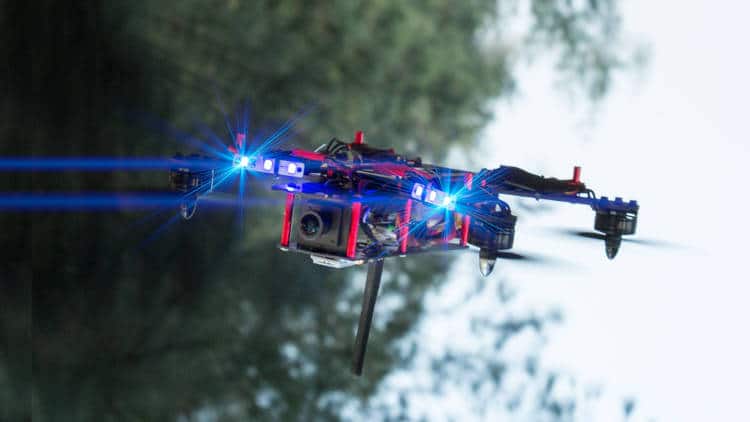 fpv racing : Une course de drone à 130 km/h en plein Paris !