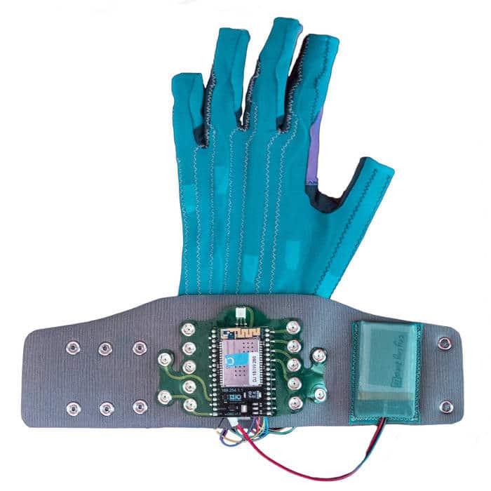 Les gants Mi.mu gloves pour jouer de la musique dans les airs