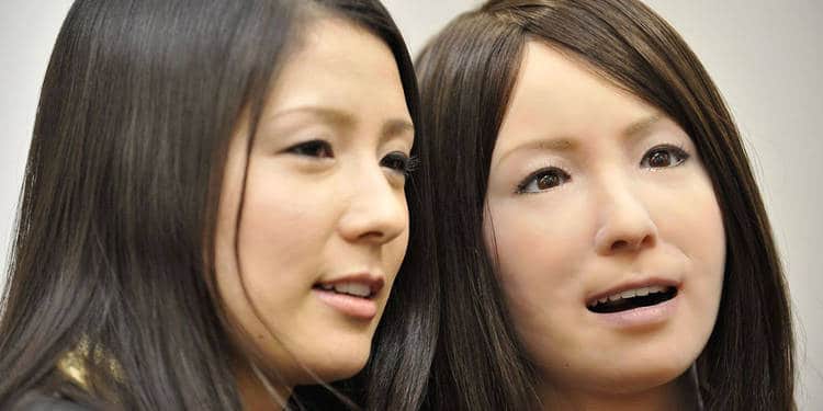 robot humLe docteur Ishiguro est reconnu dans la communauté scientifique pour sa capacité à recréer les émotions sur le visage de ses robots. anoide