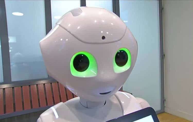 le robot pepper dans les gares sncf