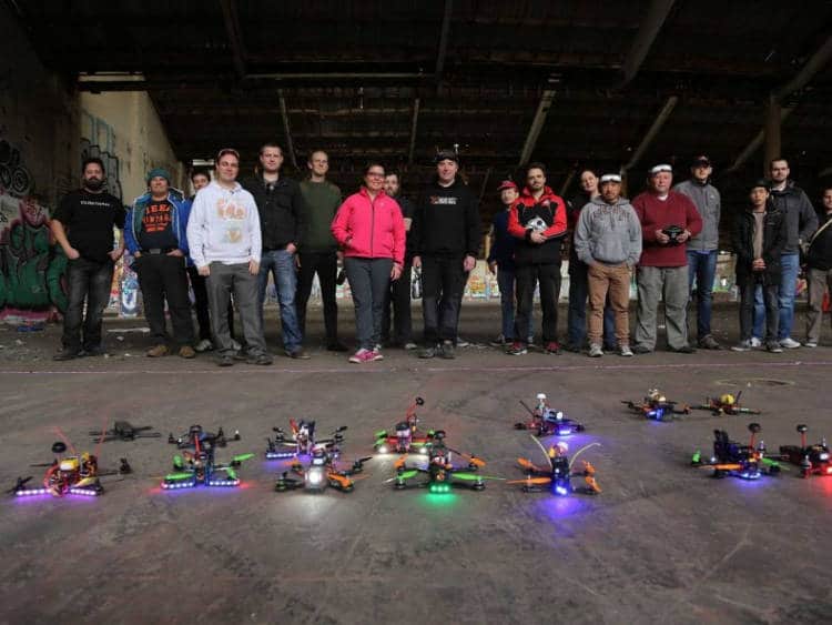 fpv racing : Une course de drone à 130 km/h en plein Paris !