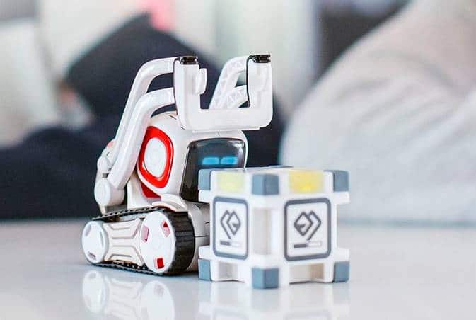 COZMO, un robot de compagnie qui tient dans la main