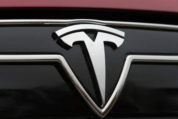 premier accident pour la voiture autonome de tesla