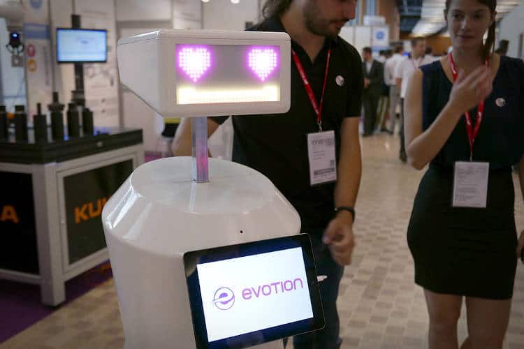 des robots services pour le r-tourisme