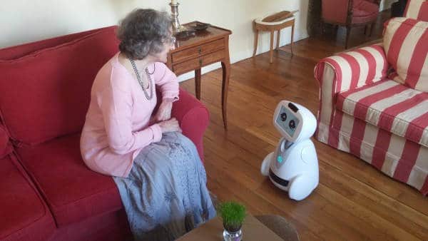 Quel robot de compagnie choisir pour un senior ?