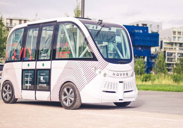 À Lyon, le véhicule autonome Navly fait des heureux dans le quartier de Confluence !