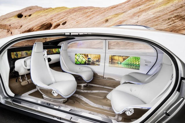 voitures autonomes : le bouleversement de l'espace physique se fera tant dans les véhicules qu’au niveau des infrastructures.