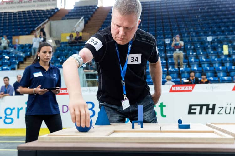 Concourir au cybathlon avec son exosquelette : un sport pour Homme bionique