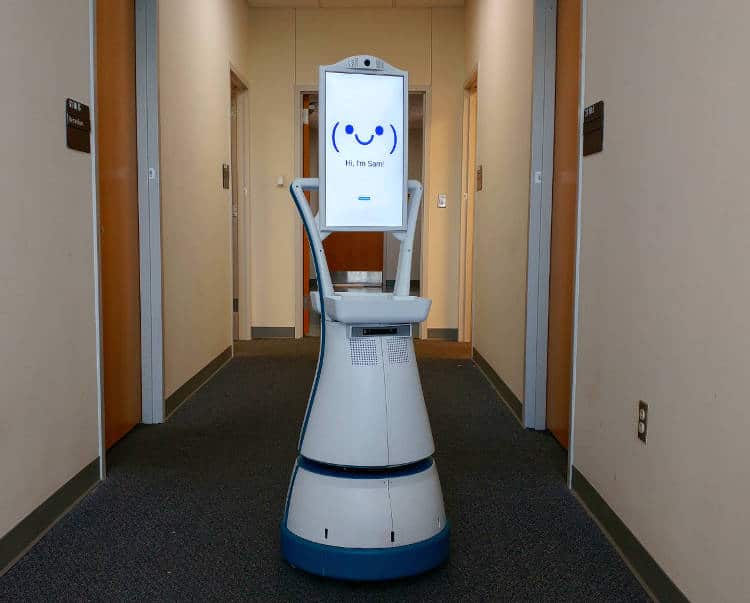Quel robot de compagnie choisir pour un senior ? robot de compagnie sam luvozo