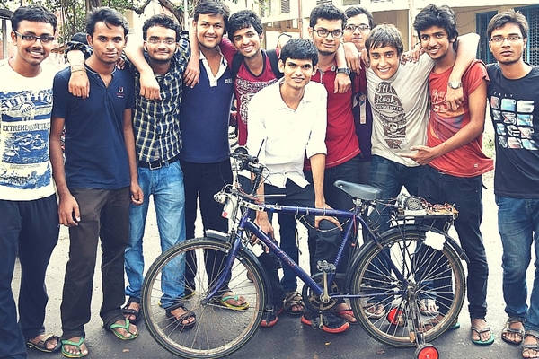 I-Bike, le vélo autonome conçu par des étudiants indiens