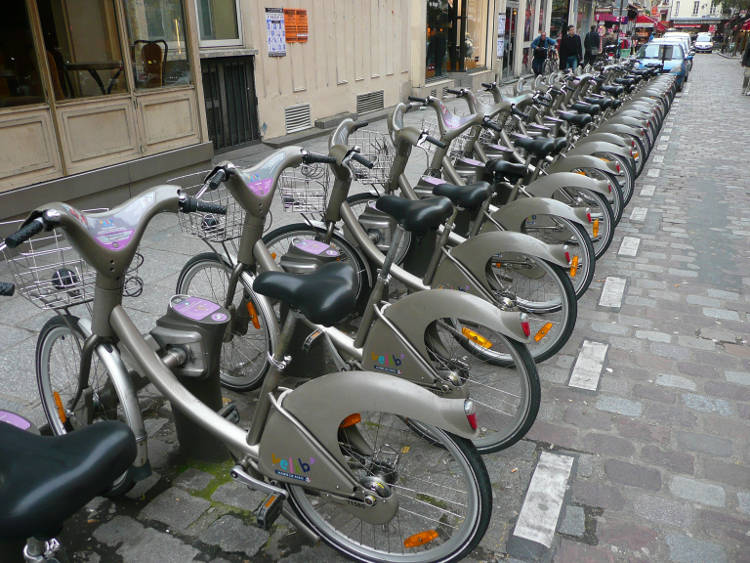 Contrairement aux vélos autonomes, les vélib nécessitent des infrastructures importantes