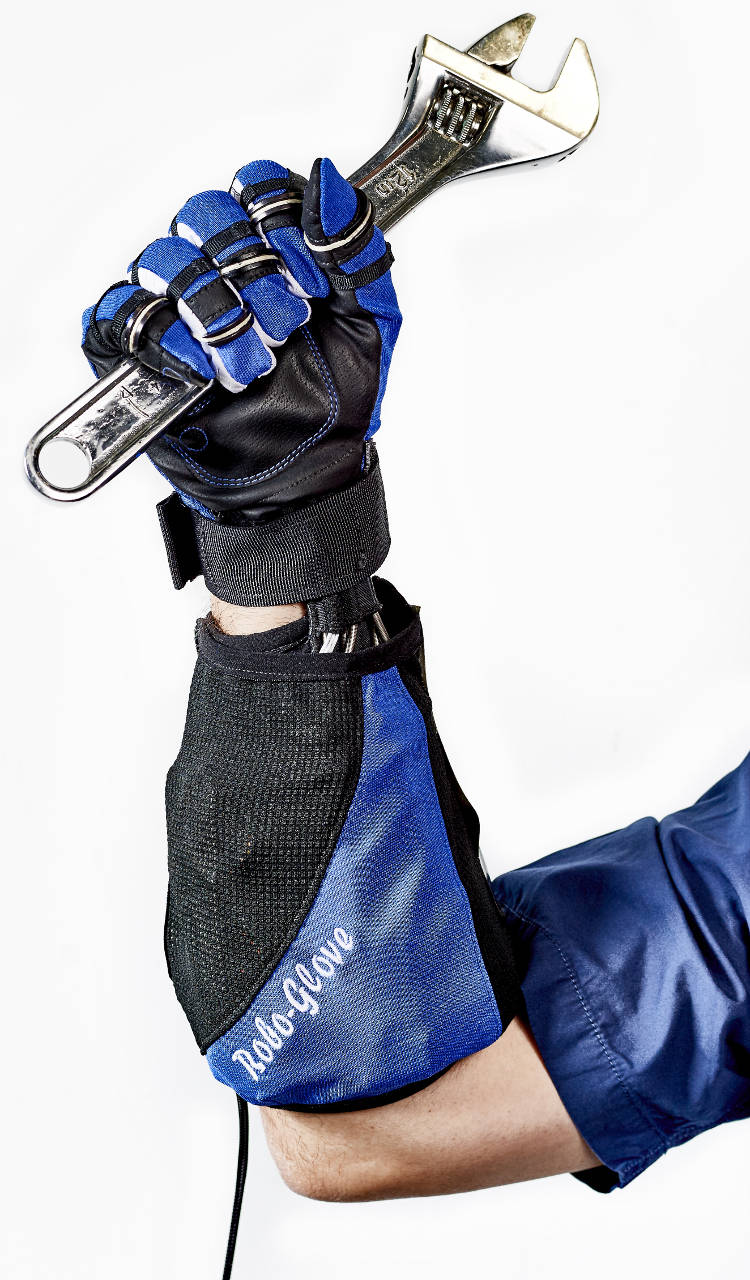 Un exosquelette ou gant bionique pour porter un poids lourd comme si c’était un poids plume