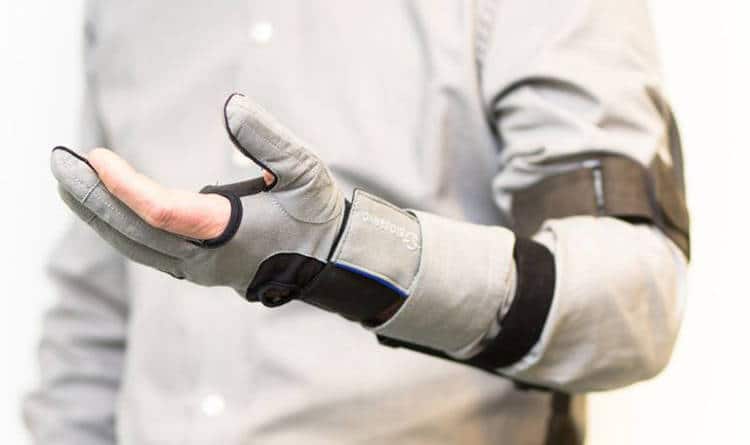 Bioservo a déjà conçu un exosquelette pour injecter la force dans le bras des personnes blessées