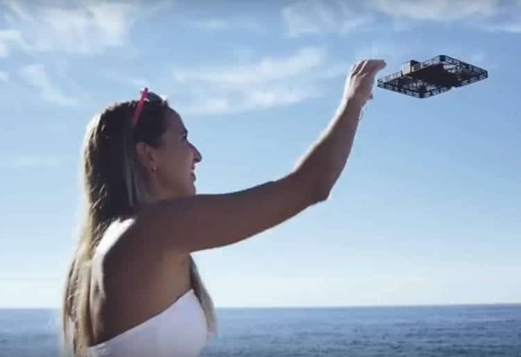 drone selfie Hover Camera Passport Un mini drone plat comme un livre ou une tablette