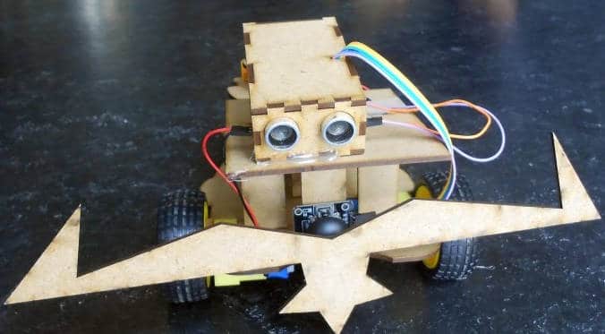 izimakers des robots en carton, à créer et programmer soi-même