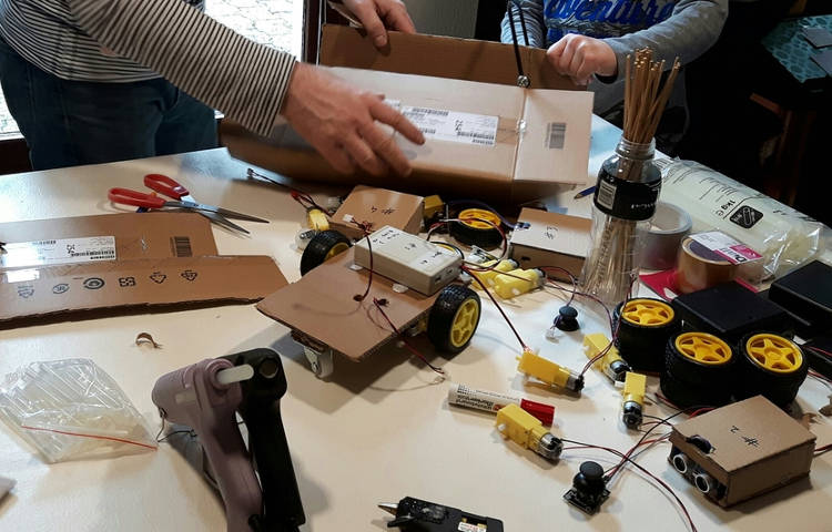 Les ateliers créatifs pour les familles de Makers ont le vent en poupe à Grenoble !