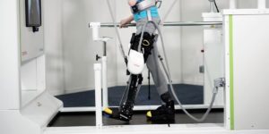 L'exosquelette de Toyota redonne la marche aux personnes handicapées
