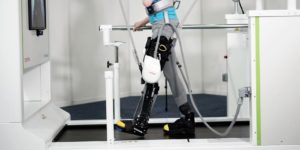 L'exosquelette de Toyota redonne la marche aux personnes handicapées