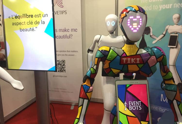 Vu au salon Innorobo 2017 : un robot d’accueil élégant aux formes féminines