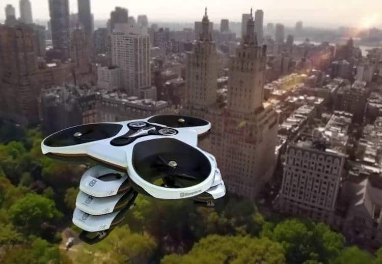 Une tondeuse-robot munie d’un drone et d’une solution Cloud